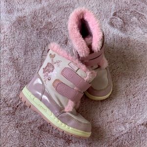 Carter’s snow boots